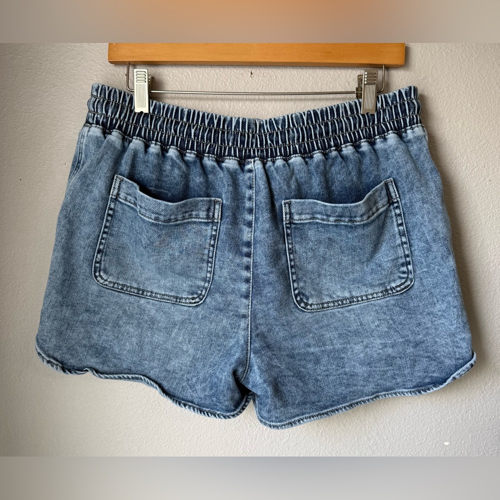 Maurices Blue Denim Drawstring Shorts Womens Size M Elastic Waistband - Picture 4 of 4
